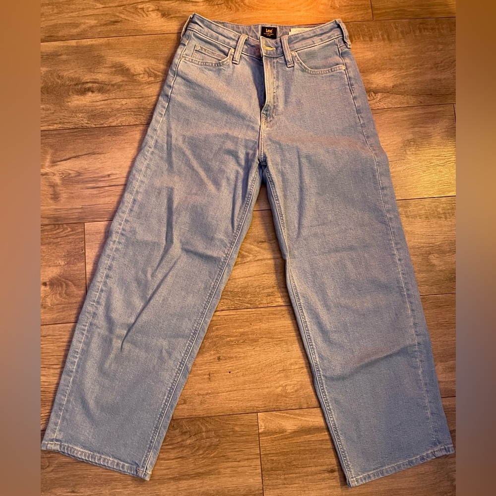lee light wash jeans